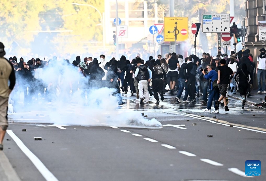 Scontri violenti durante le manifestazioni nel nord Italia