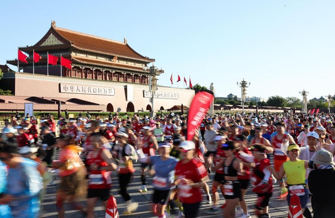 Il campione olimpico Tamirat Tola stabilisce un nuovo record alla Beijing Marathon 2026