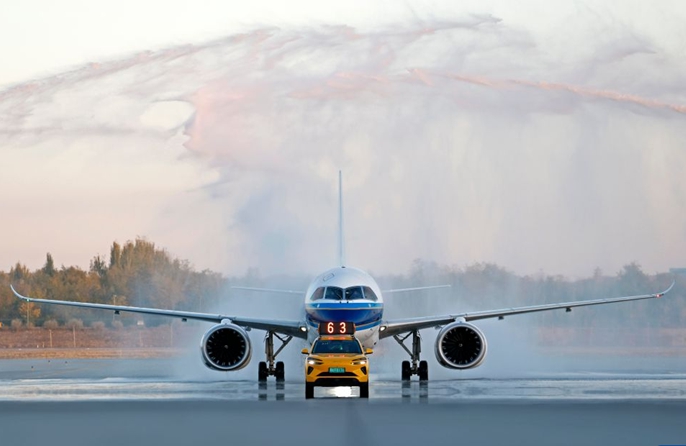 Il C919 rafforza i collegamenti aerei tra le regioni centrali e occidentali della Cina