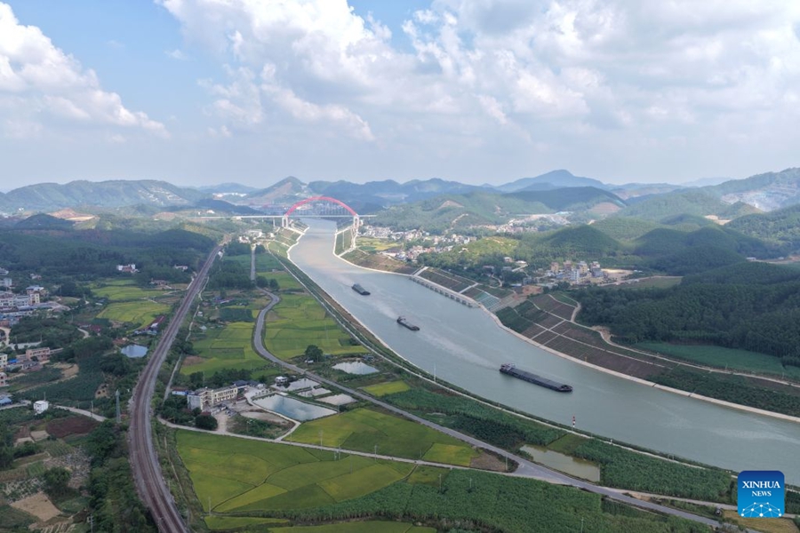 Il volume di merci trasportate lungo il canale Pinglu supera un milione di tonnellate