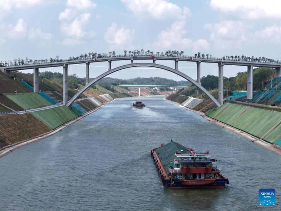 Il volume di merci trasportate lungo il canale Pinglu supera un milione di tonnellate