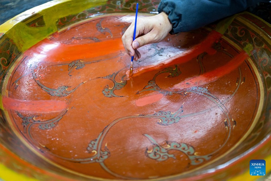 Restauratori ridanno vita ad antichi reperti nello Hubei