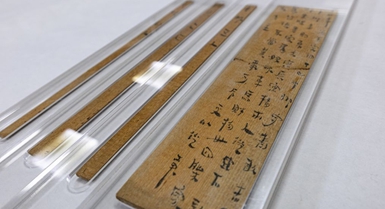 Restauratori ridanno vita ad antichi reperti nello Hubei