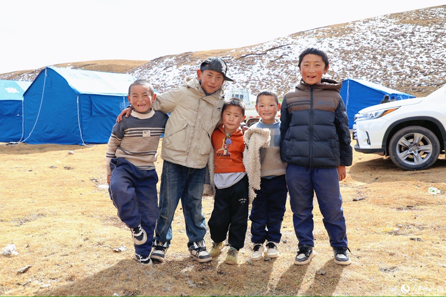 L'allegria dei bambini riempie i campi di reinsediamento nella zona colpita dal terremoto di Baqen