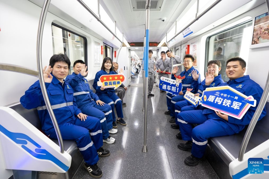 Entra in piena operatività a Wuhan la linea metropolitana circolare più lunga della Cina
